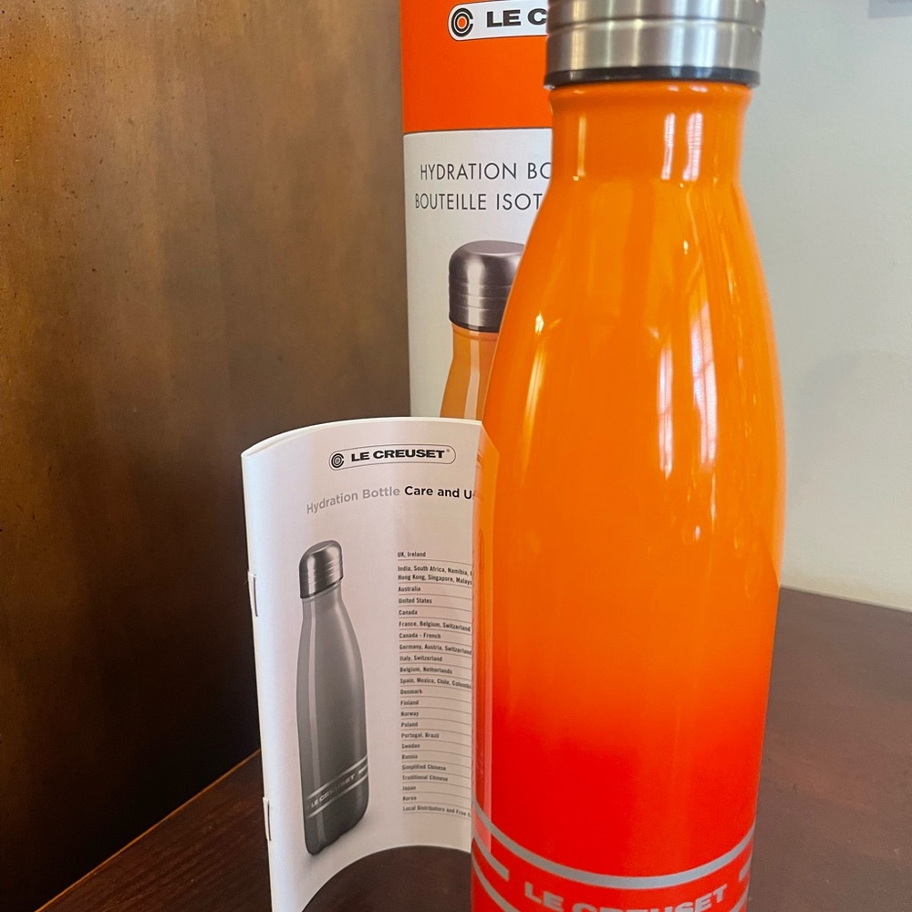 Le Creuset Vibrant Original Volcano / Orange Hydration Water Bottle NWT / NIB